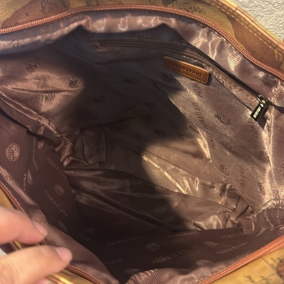 Prim Classe Shoulder Bag - Picture 12 of 13